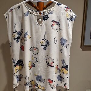 MAURICES womans Sleeveless blouse, flowy,  Beige, Navy , Yellow, Med.